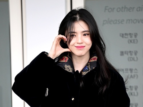 「全人類の推し」女優ハン・ソヒ、“チューブトップドレス”で見せた圧巻の美貌に感嘆【PHOTO】