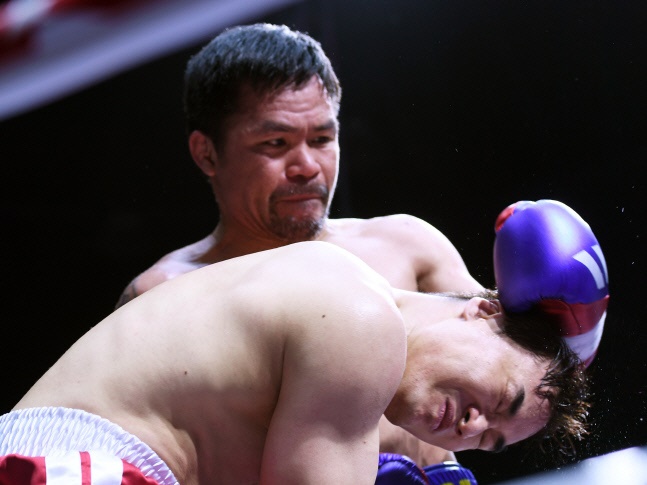 パッキャオが梨泰院事故現場を訪問して哀悼…来韓直後の行動に感動の声「“親韓派”として…」