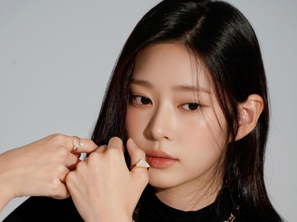 「TWICEツウィ以来の衝撃」女優転身のIZ*ONE出身キム・ミンジュ、圧倒的な“黄金ビジュアル”で魅了【PHOTO】