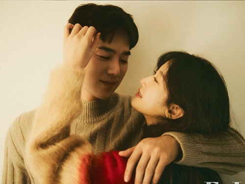 「本当の恋人みたい」ユ・ヨンソクがムン・ガヨンをバックハグ！“カップル写真”がリアルすぎる…【PHOTO】