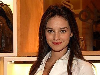 ソン・ヘギョとの離婚から3年半…ソン・ジュンギの恋人と噂される元女優のイギリス人女性とは？ 