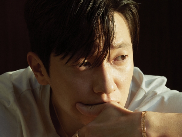 Netflix『私の解放日誌』で大ブレイク！俳優ソン・ソックが“色気たっぷりのカウボーイ”に変身【PHOTO】