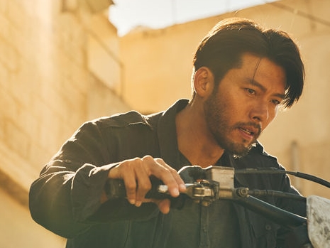 ヒゲでワイルドになったヒョンビンが命懸けの救出に奔走、映画『交渉』2次スチール公開
