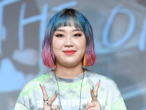 BTS・JINと共演した韓国女性ラッパー、“-13kgダイエット”で驚きの美しさに…「気絶しそう」【PHOTO】