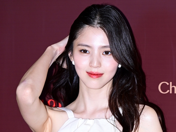 ハン・ソヒ、韓国俳優との熱愛説も気にせず…相変わらずの美貌が際立つ最新ショットを公開【PHOTO】