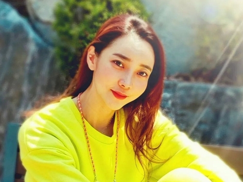 お腹の赤ちゃんに栄養与えすぎてガリガリ…？“婚前妊娠”発表の韓国女優、痩せすぎな近況で話題【PHOTO】