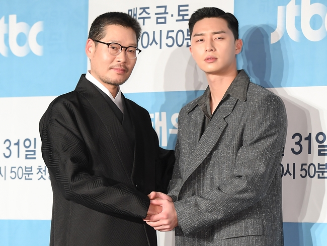 『六本木クラス』で香川照之演じる役の本家！ユ・ジェミョンが12歳下妻との息子をサプライズ公開【PHOTO】