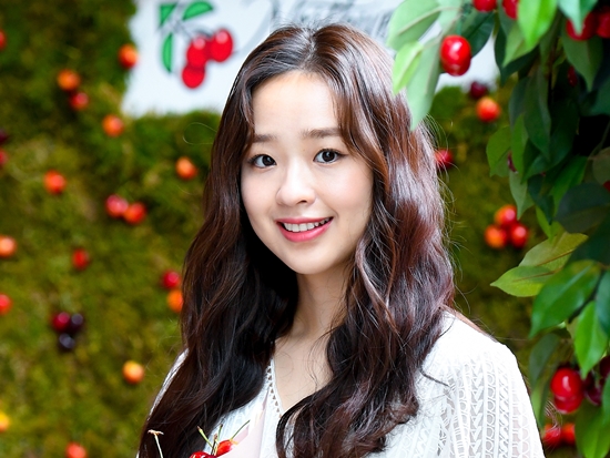 ママになる“新体操の妖精”ソン・ヨンジェが久々に公に。麗しきDラインに釘付け!!