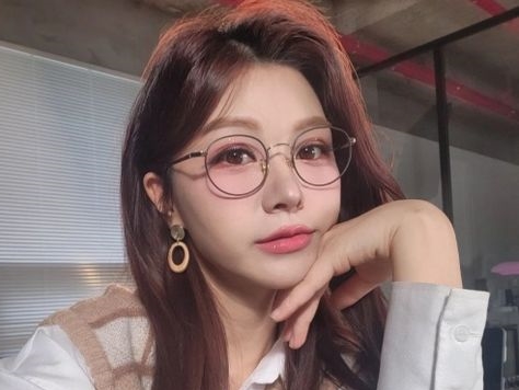 TWICEツウィ似の韓国女性アナウンサーが妊娠を報告…夫は人気ゲーム実況者【PHOTO】