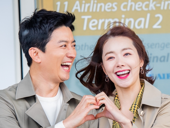 “損切り”説浮上の女優も「イイネ」、モデル出身女優ソ・イヒョンが夫の誕生日を熱烈祝福！【PHOTO】