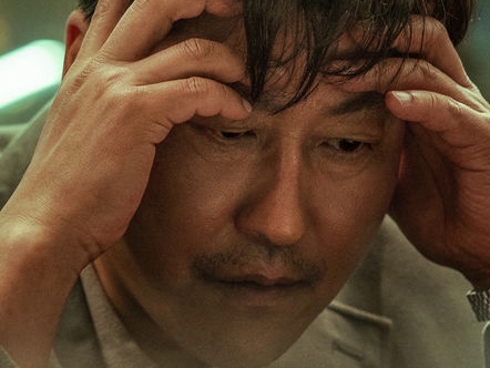 悪質な低評価による“逆口コミ”に屈せず…ソン・ガンホ×イ・ビョンホン『非常宣言』が150万人突破
