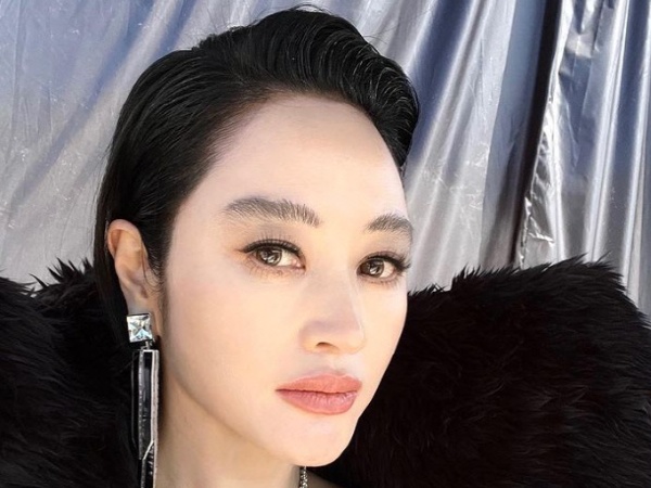 【写真】韓国屈指の“グラマラス女優”キム・ヘス、“不良中殿”になっても溢れるオーラ