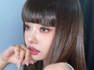 【写真】“偽ブランド品”で炎上した韓国人気女性ユーチューバー、大胆タトゥーとイメチェン姿披露