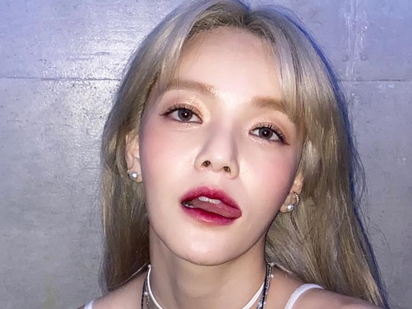 “いじめ暴露”でグループ脱退となった元K-POPアイドル、明け方にSNSを更新…眠たそうな目のワケ【PHOTO】