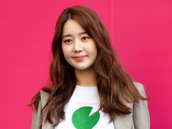 “結婚11年目”にして授かった娘とキャンペーン撮影中！女優ハン・ジヘの可愛らしい母娘SHOT【PHOTO】