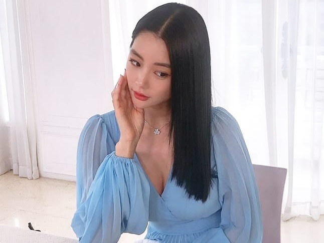 「世界2位」の韓国“美女優”も『ウ・ヨンウ』に夢中！クセになると話題のあいさつムーブ披露【画像】