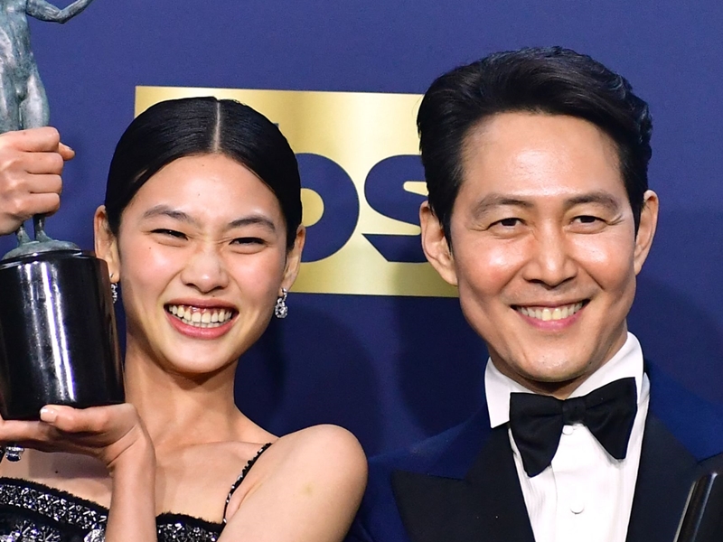 大ヒット『イカゲーム』の主演たちが快挙！SAGで非英語圏俳優として初の主演男女優賞を獲得