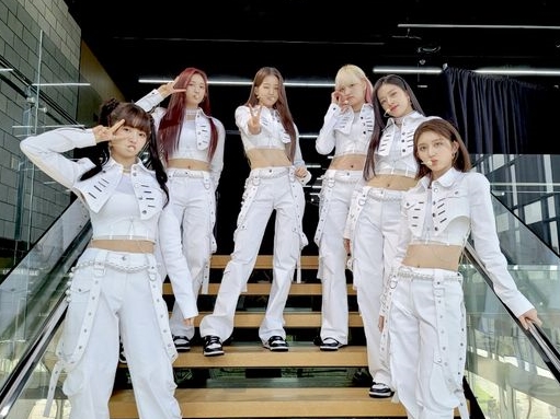 「どうやって招待したの…」IVEも出演！韓国の大学学園祭の“超豪華アーティスト陣”が話題沸騰