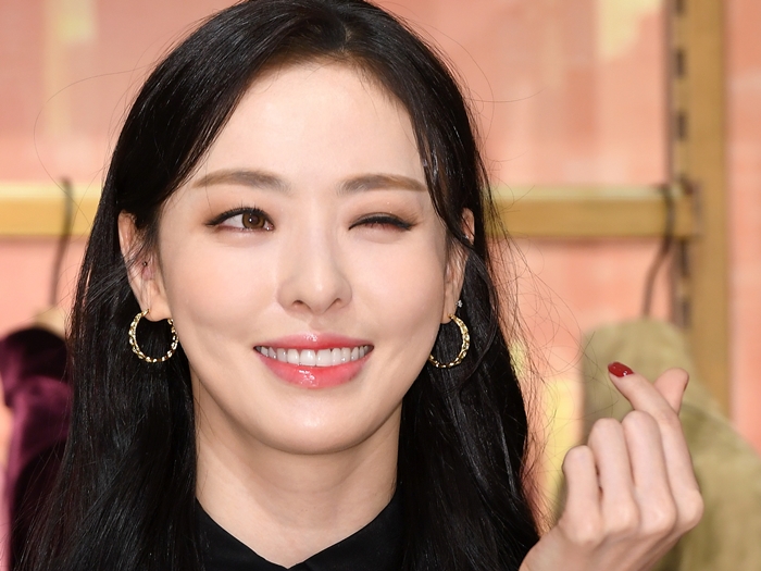 【写真】『ONE PIECE』の海賊女帝似と話題のイ・ダヒ、“色気過多”の極上美貌で暑さを吹き飛ばす