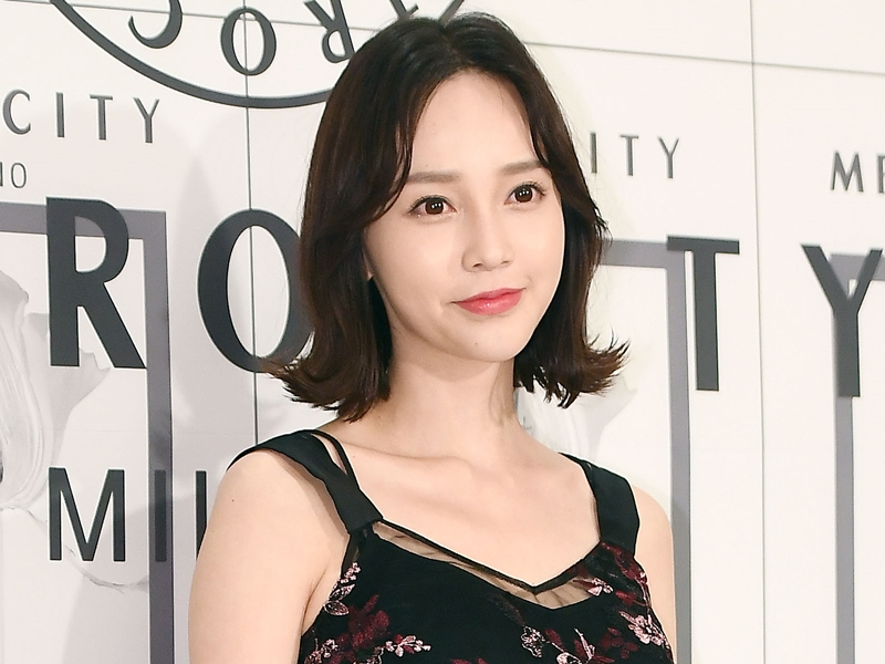【写真】韓国でスピード結婚の「伊藤ゆみ」ことアユミ、ついに新郎との2ショット公開!!