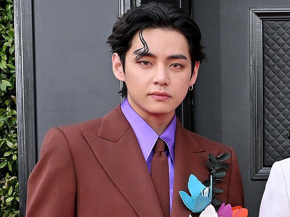 グラミー賞でさらに株を上げたBTS・Vのビジュアルとファッションセンス、海外メディアの称賛続く