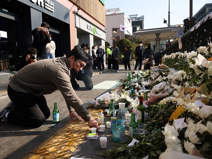 韓国の転倒事故、海外メディアが政府を批判…“人災”とも「150人が死亡した後になって答え探し」