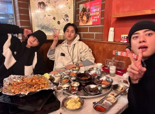 左からJUNG KOOK、ミンギュ、チャウヌ
