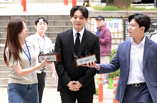 ユ・アイン