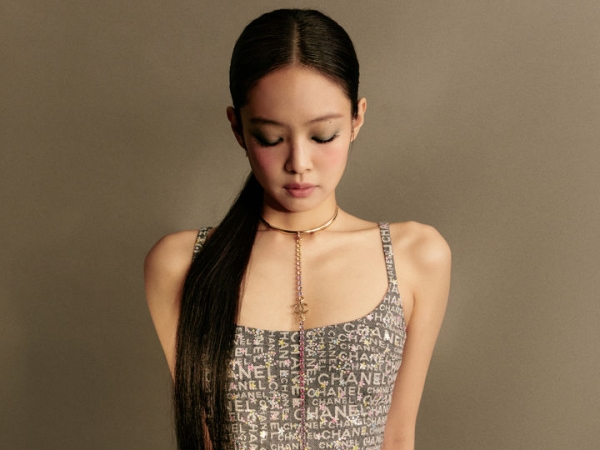 ソロ曲リリースしたBLACKPINK・ジェニー、カリスマ性あふれるオーラでシャネルを着こなす【PHOTO】