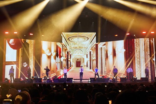 SUPER JUNIOR