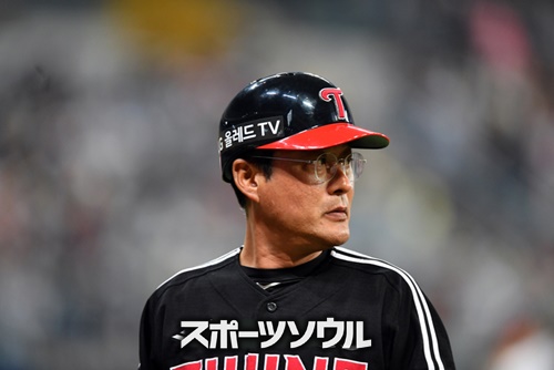 イ・ジョンボム（李鍾範）コーチ