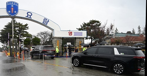BTSメンバーを乗せた車