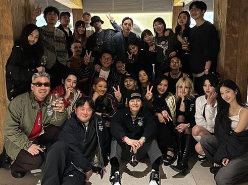 BTSメンバーにLE SSERAFIMの姿も!! 豪華G-DRAGONディナーイベント写真公開【PHOTO】
