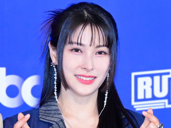 KARA・ギュリ、「アラフォーの概念を覆してきた」と絶賛続く…“童顔”際立つ美貌に視線集中【PHOTO】