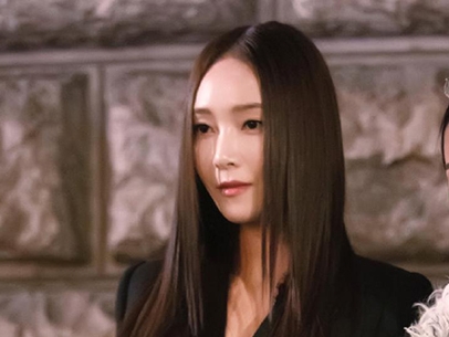 【写真】“元”少女時代・ジェシカ、「開きすぎ胸元」も清潔感あふれる美しさ…陶器肌に反響続々