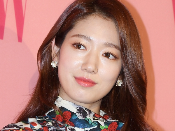 「お母さんですよね？」『美男ですね』女優パク・シネ（33）、爽やかな笑顔が学生のようと話題に！【PHOTO】