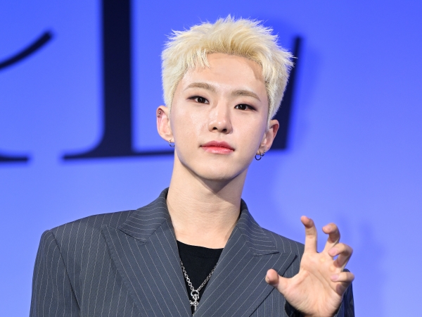 「そこ代わって！」SEVENTEENホシ、ぬいぐるみを抱きしめる“愛らしい姿”にファン悶絶【PHOTO】