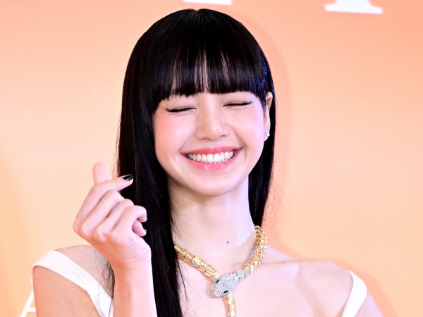 「めっちゃ愛してるで」と“日本語投稿”も！BLACKPINK・リサ、京セラドーム大阪で大はしゃぎ【PHOTO】