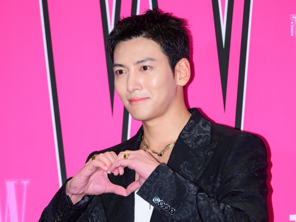 日本での人気を実感！チ・チャンウク、色気と無邪気さが入り混じった“魅力”でハートを射止める【PHOTO】