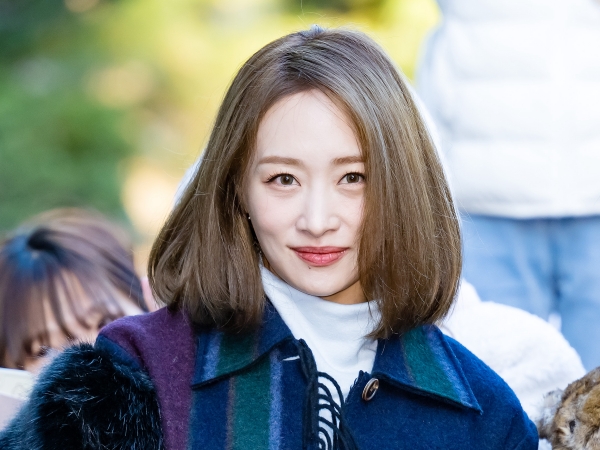 「画力すごい」KARA・ニコル、布を巻きつけたような“奇抜な衣装姿”にファンも驚愕【PHOTO】