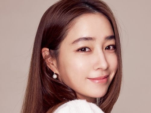 イ・ビョンホンは笑いに本気？妻イ・ミンジョンが語る素顔、「面白くなかった」エピソードとは