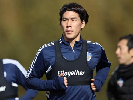 浦和レッズから韓国王者へ。江坂任が誓ったKリーグでの活躍「天野純さんと比較されるのは当然」【独占インタビュー】