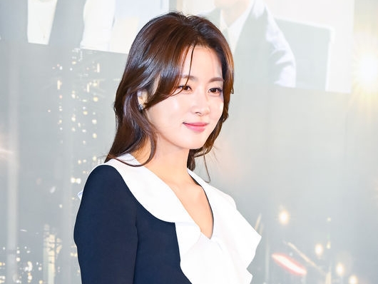 ヒョンビンの元恋人で1児のママになった『ミセン』女優、大胆ワンピで“無防備”な美肩【PHOTO】