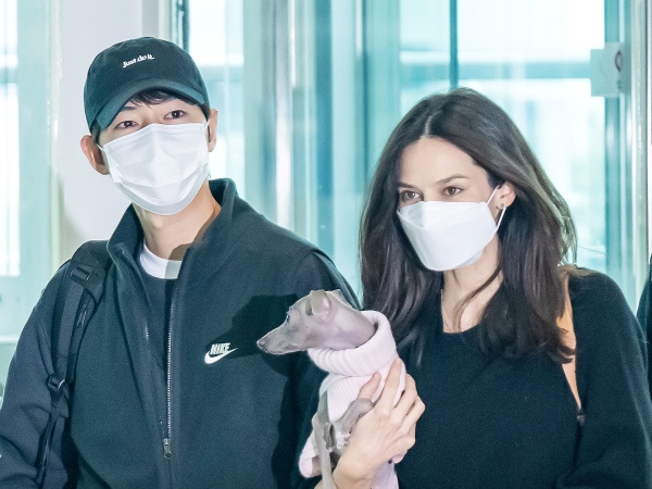 【独自写真】ソン・ジュンギ、“妊娠中の”妻とともに空港へ！優しくエスコートする姿も…