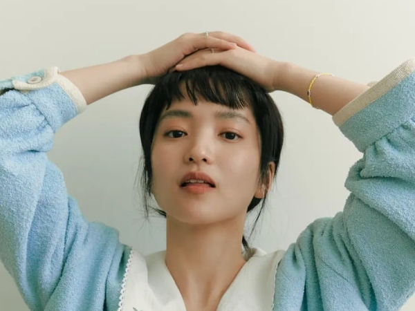 “32歳で女子高生役”キム・テリ、愛らしい春の妖精に大変身！「花よりテリ！」【PHOTO】