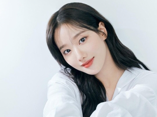 【写真】「初恋ビジュ」女優として再出発を予告したAPRIL出身イ・ナウン、歯まで見える思い切りの笑顔