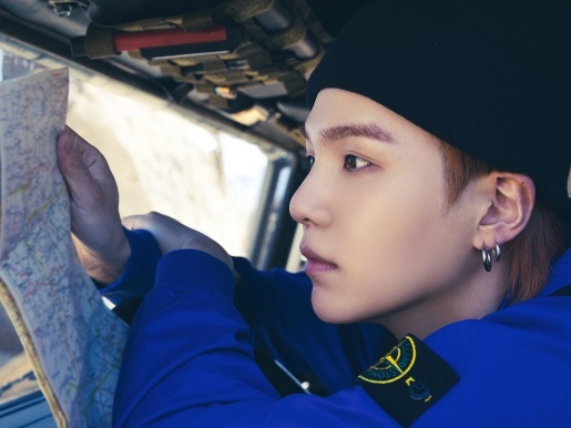 BTS・SUGA、大自然のなかで「完全な自分」に戻った素顔…写真プロジェクトのイメージを公開【PHOTO】