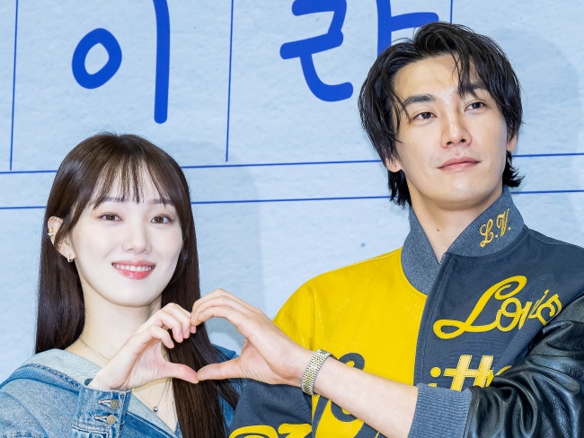 新ドラマ『愛だと言って』女優イ・ソンギョン×俳優キム・ヨングァン、お似合いすぎる“カップルSHOT”【PHOTO】