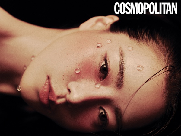 Netflix『ザ・グローリー』“悪役女優”イム・ジヨン、チューブトップドレスで美デコルテあらわに【PHOTO】