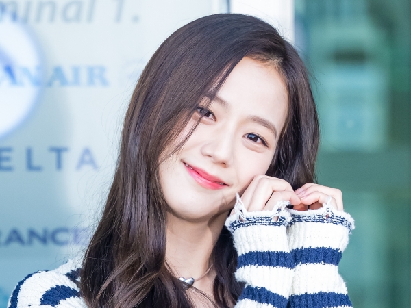 BLACKPINKジス、「まるでディズニープリンセス！」パリで見せた“圧巻のドレス姿”【PHOTO】